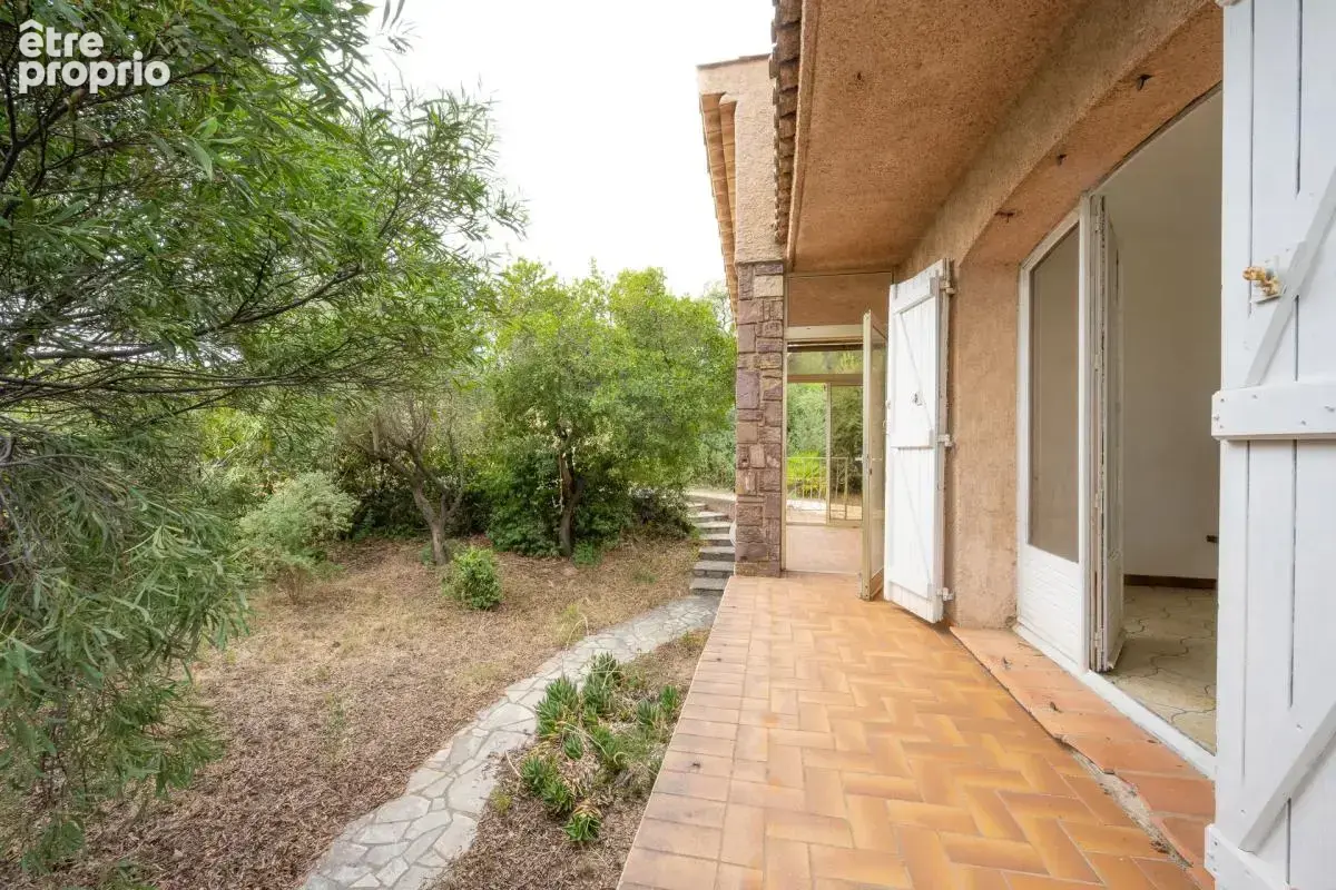 83370 saint aygulf - grand boucharel - maison a renover - 6 pièces - 4 chambres - vue mer - photo 4
