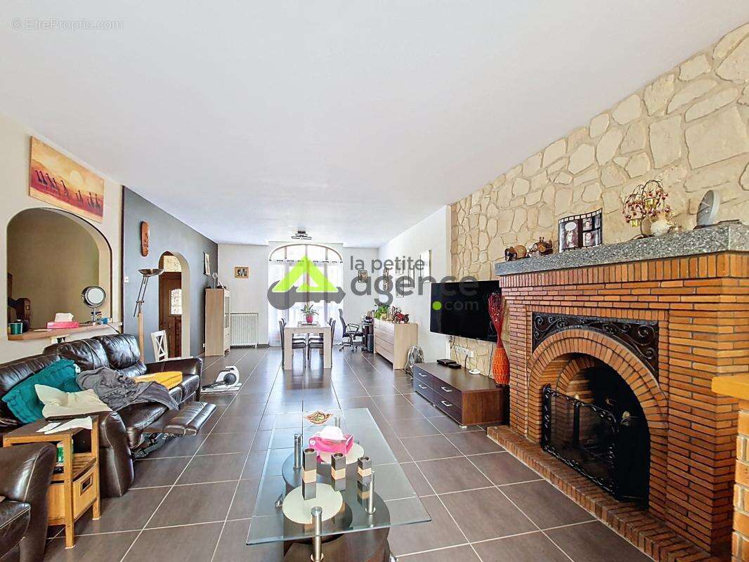 Maison à LA CELLE-DUNOISE