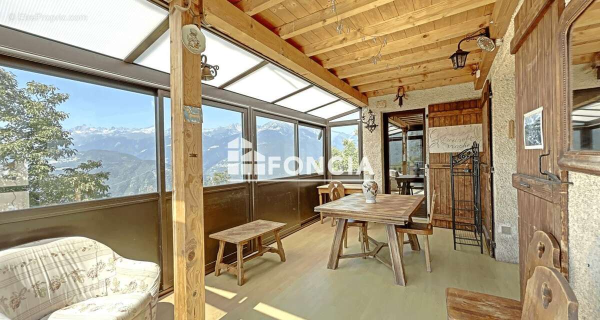 MAISON INDIVIDUELLE composée de trois appartements - photo 8