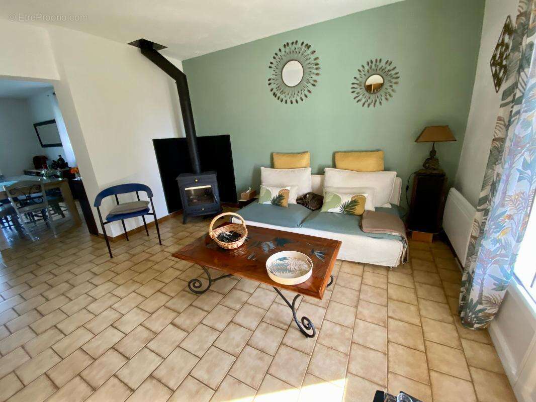 Maison à SAINT-AVIT-DE-VIALARD