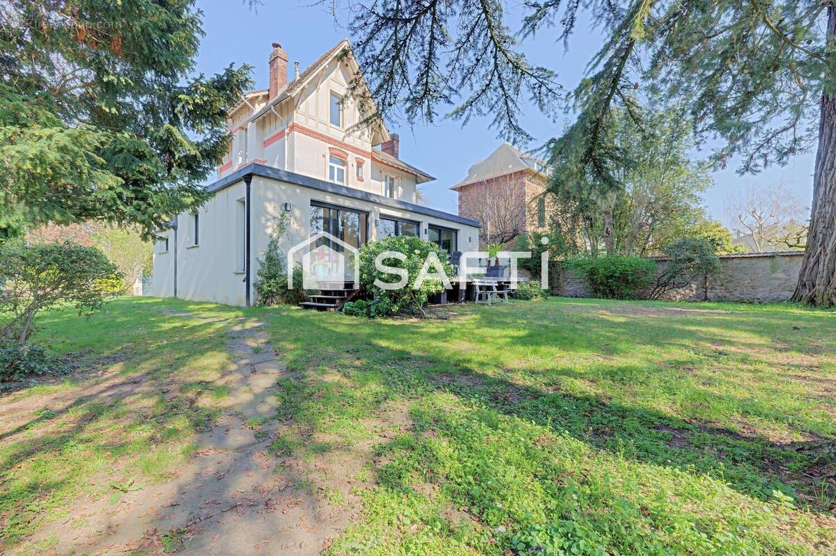 Photo 1 - Maison à SAINT-MAUR-DES-FOSSES