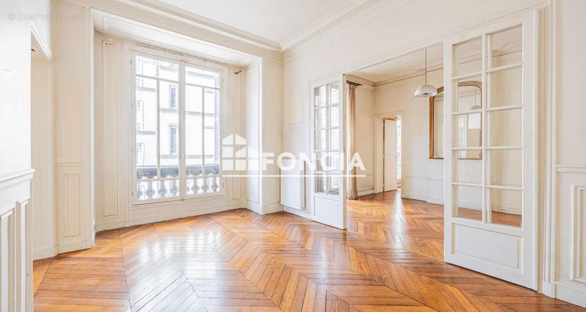 Appartement à PARIS-11E