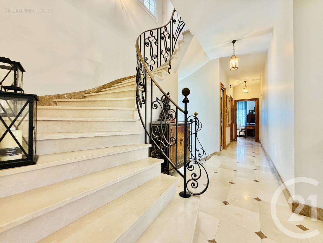 Maison 189 m² à Saint-Priest-Taurion  - photo 4