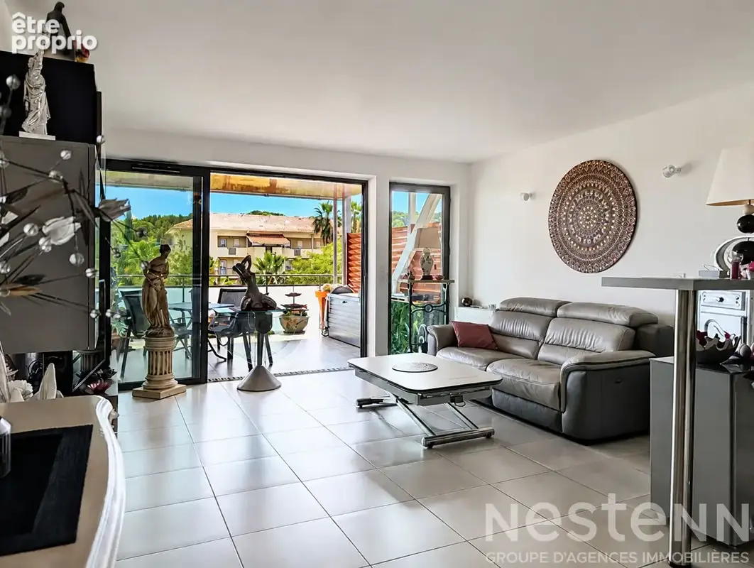 Appartement 3 pièces lumineux avec terrasse et parking couvert à vendre au Lavandou - photo 3
