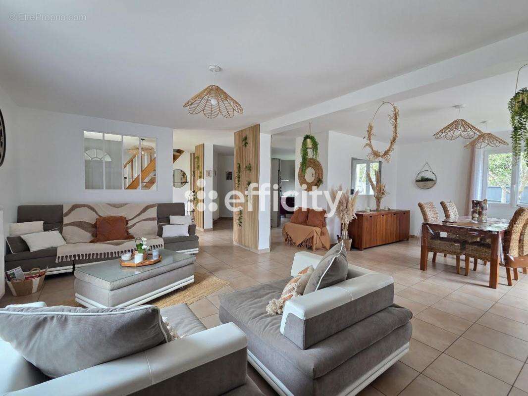 Maison à LE PERRAY-EN-YVELINES