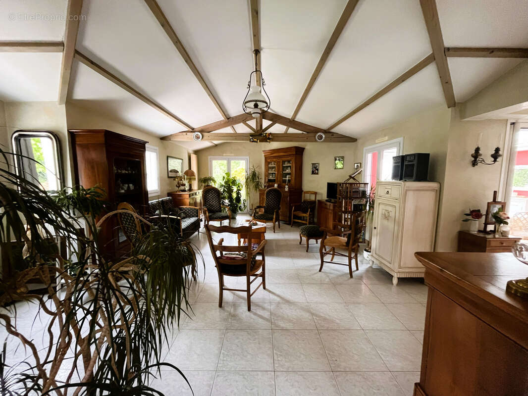 Maison à BEAULIEU-SOUS-LA-ROCHE