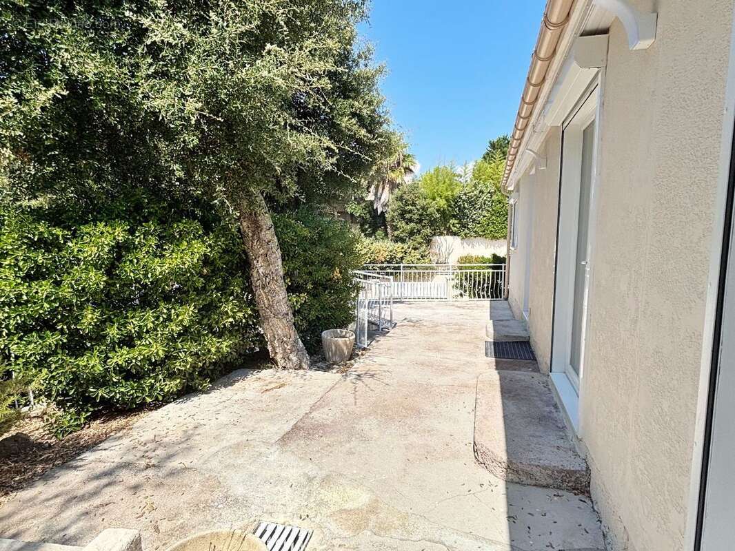 Maison 61 m² à Roquebrune-Sur-Argens  - photo 2