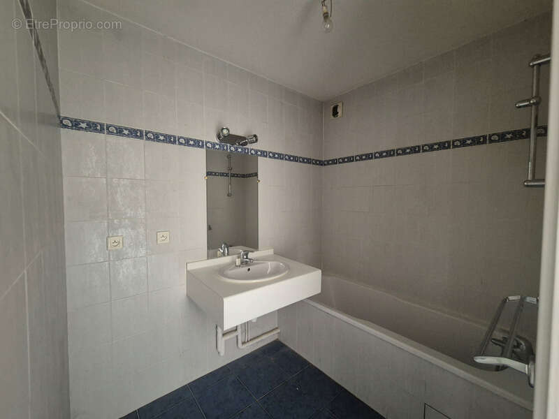 SOUS OFFRE D'ACHAT APPARTEMENT T2 SAINT-MARTIN-D'HÈRES  Vente 2 Pièces avec Terrasse Plein Sud & Cave  Proche Campus Universitai - photo 6