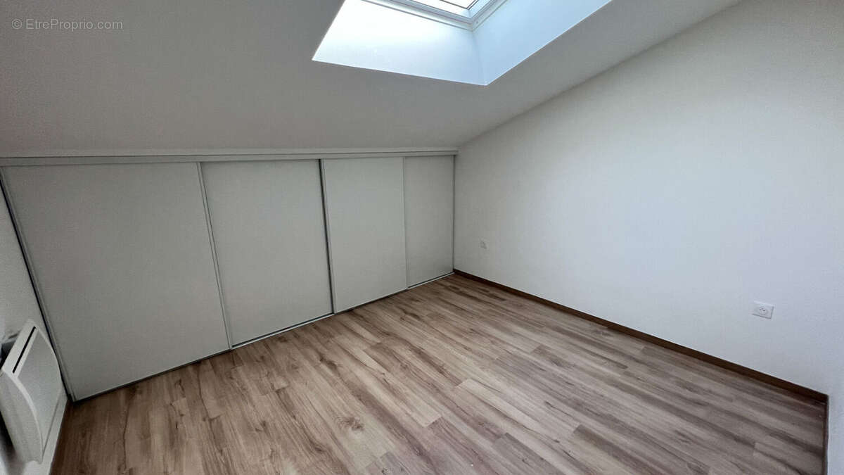 Appartement à PINS-JUSTARET