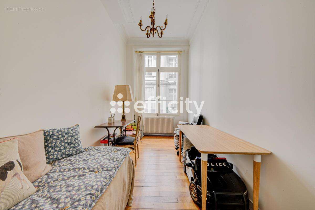 Appartement à PARIS-7E