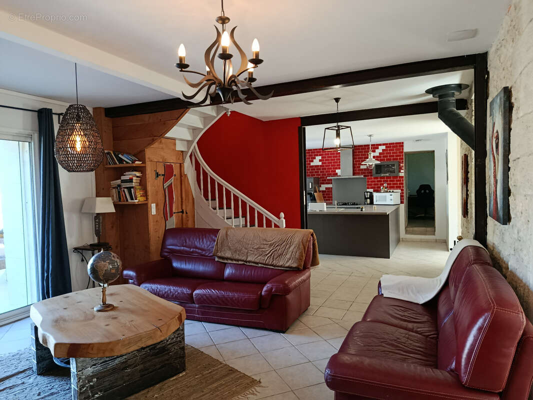 Maison à SAINTE-COLOMBE-EN-BRUILHOIS