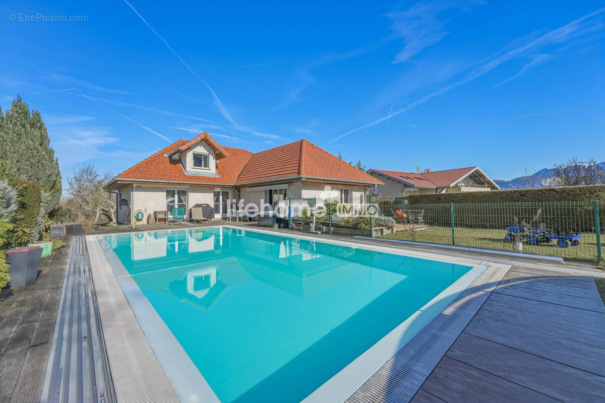 Maison à LA ROCHE-SUR-FORON