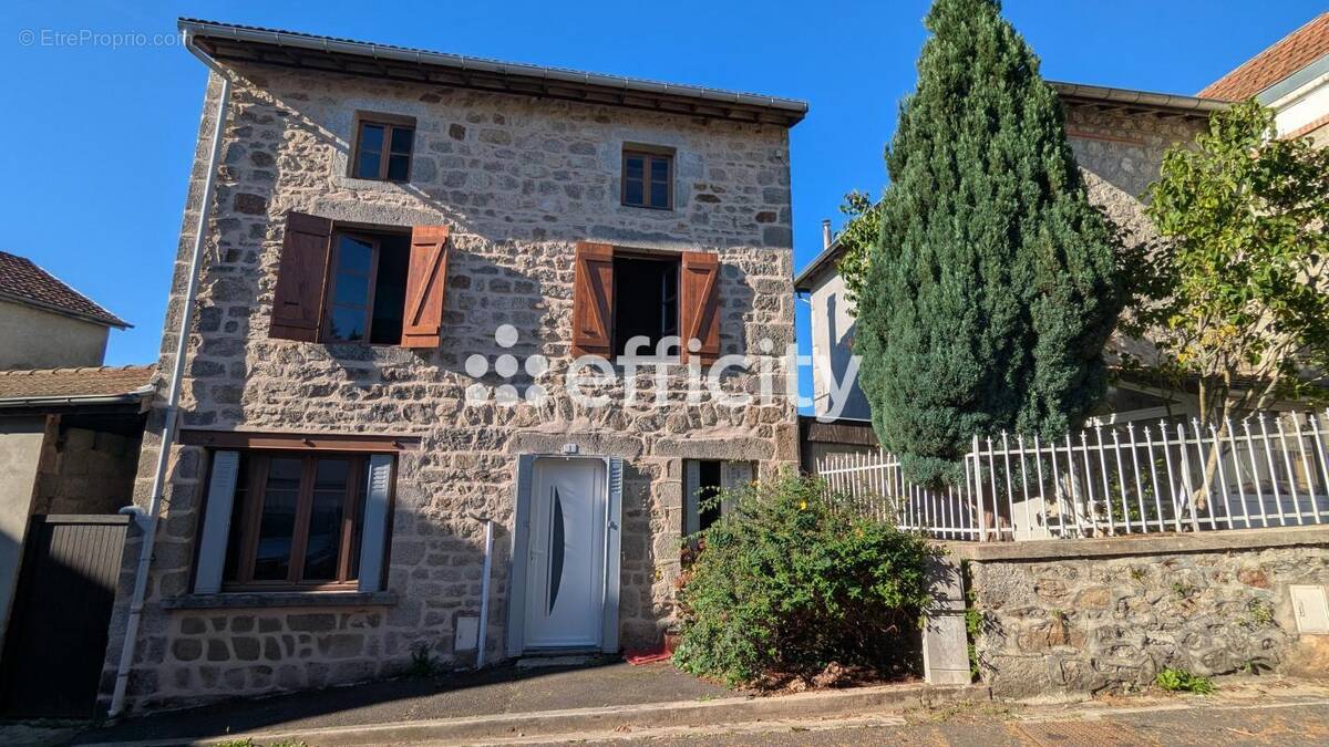 Maison à SAINT-REMY-SUR-DUROLLE