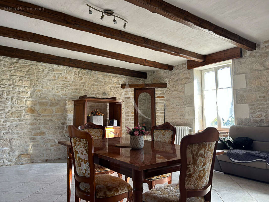 Maison à L'ILE-D'ELLE