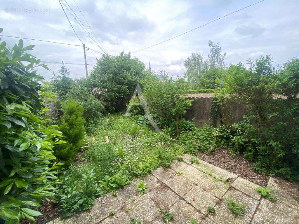 Maison à NEUVILLE-AUX-BOIS