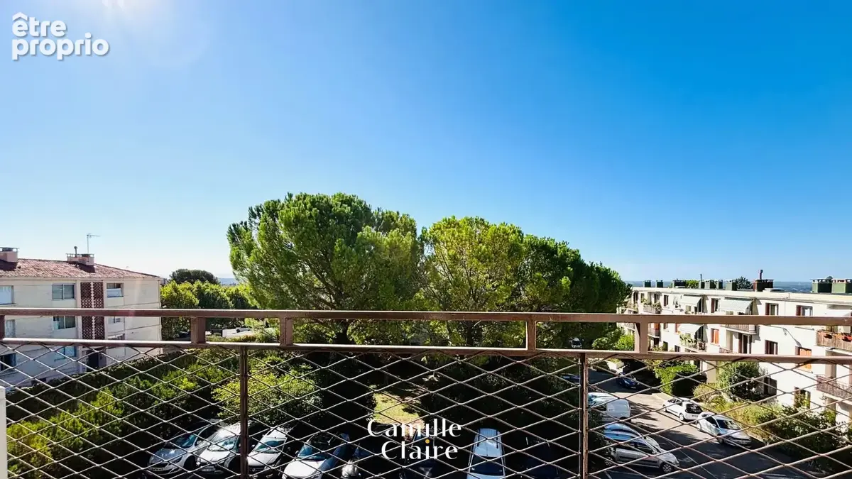 Appartement  T3 traversant en dernier étage, entièrement rénové sur Aix en Provence, vue dégagée, commerces à - photo 3