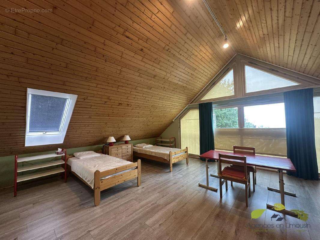 Maison à PEYRAT-LE-CHATEAU