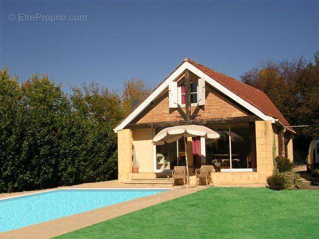 POOL HOUSE POOL - Maison à LE BUGUE