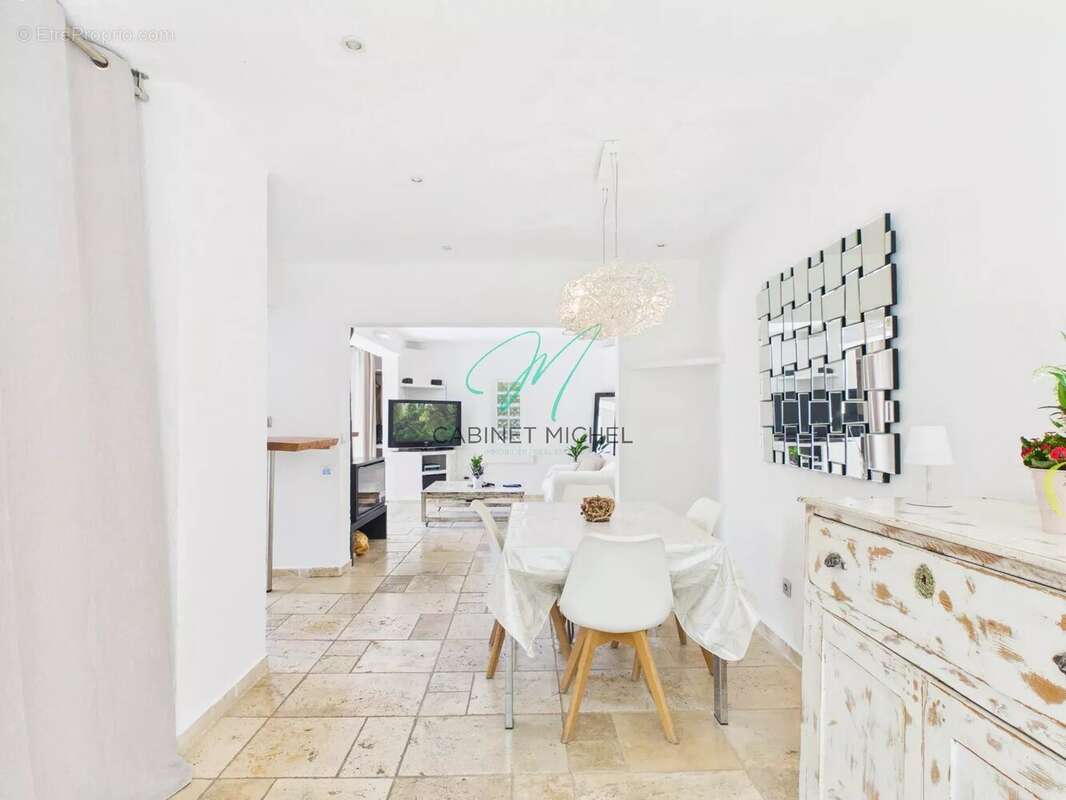 Maison à ROQUEFORT-LES-PINS