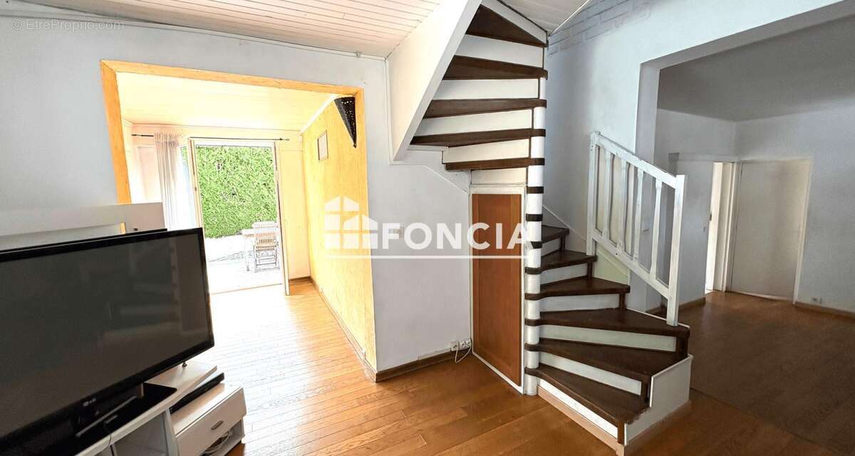 Maison individuelle avec piscine – Le Thillay - photo 3