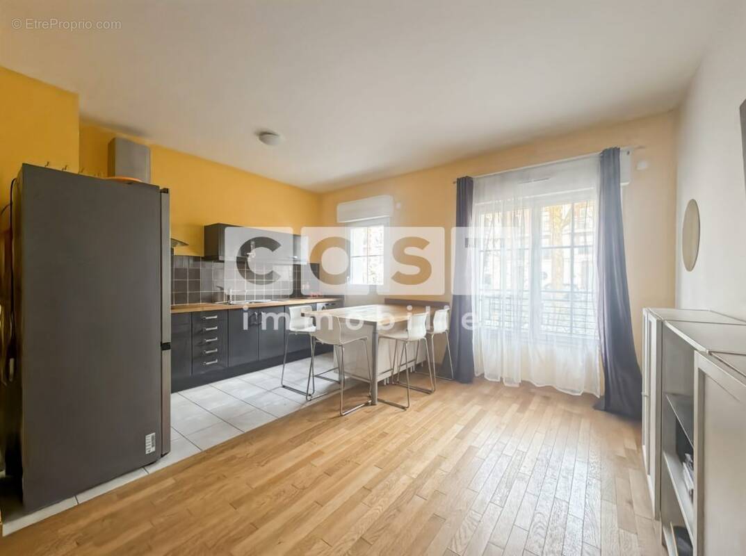 Appartement à LA GARENNE-COLOMBES