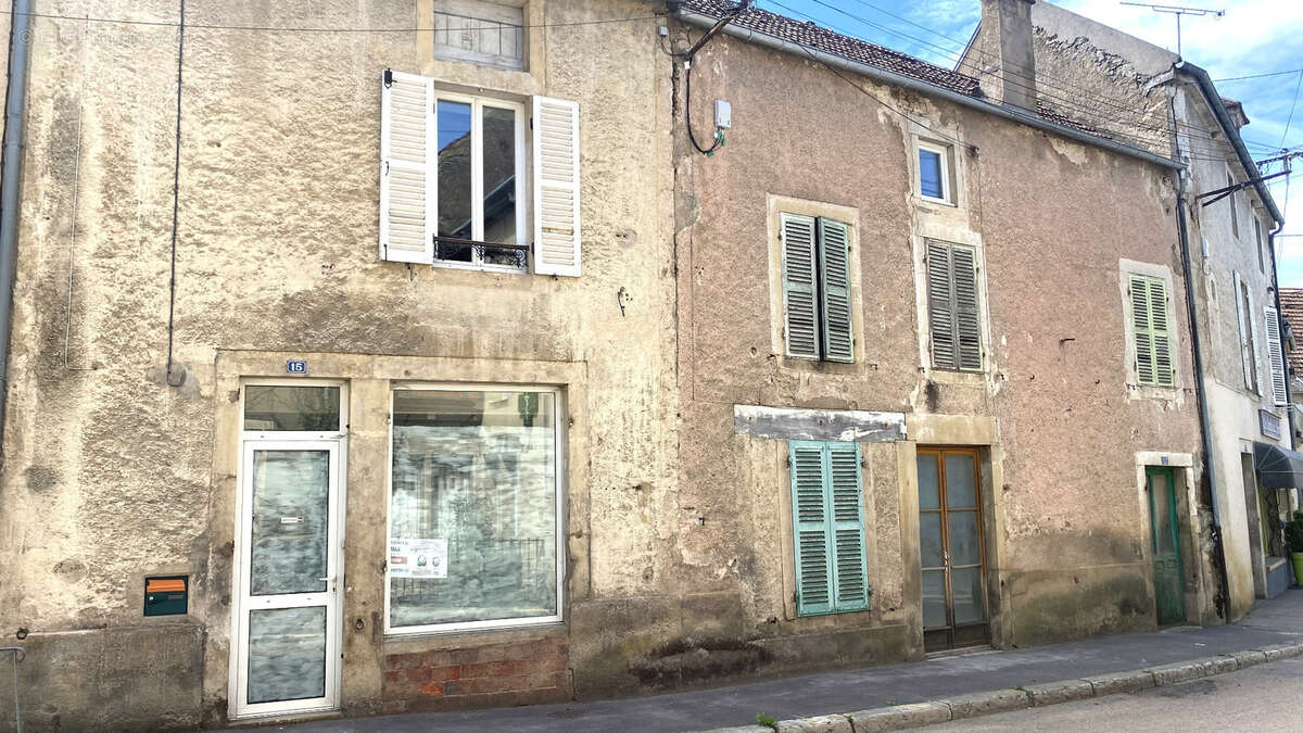 À vendre local commercial avec logement et dépendances à l'isle sur serein (89) - photo 3