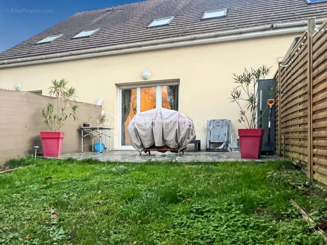 Maison à JANVILLE-SUR-JUINE