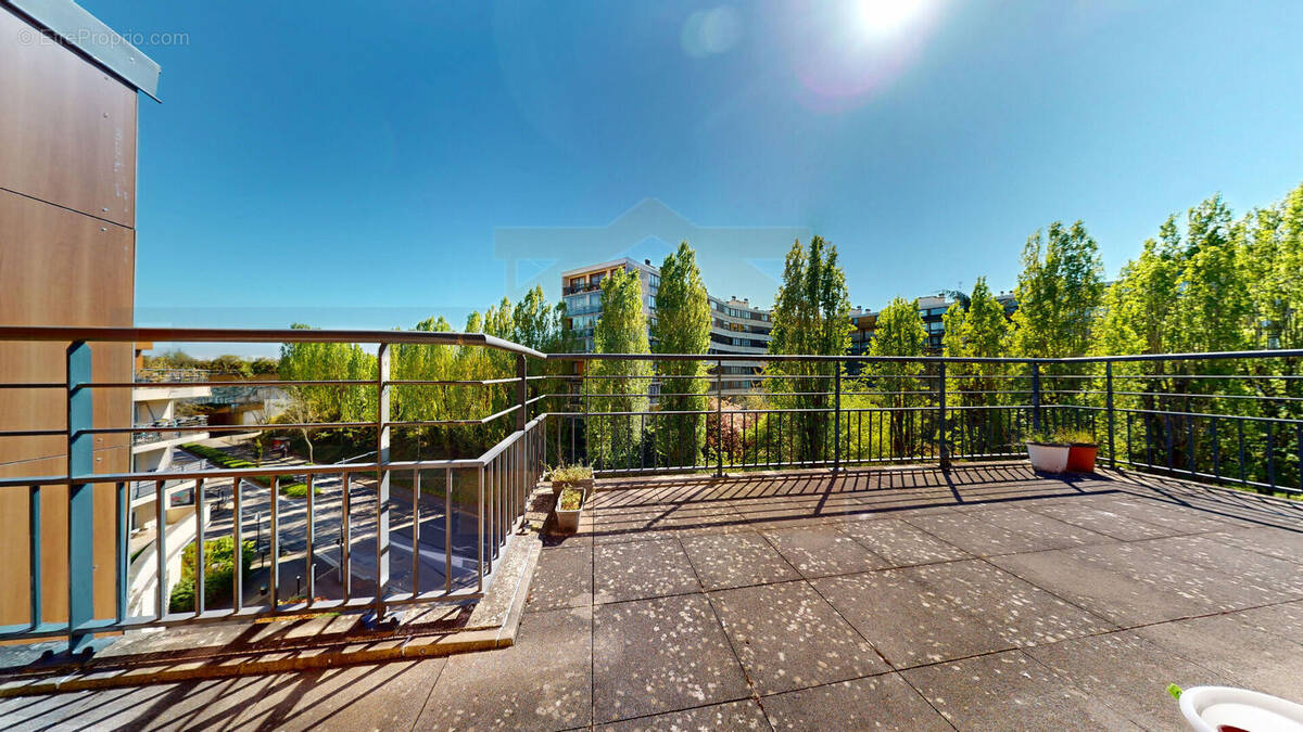 Appartement à FONTENAY-LE-FLEURY