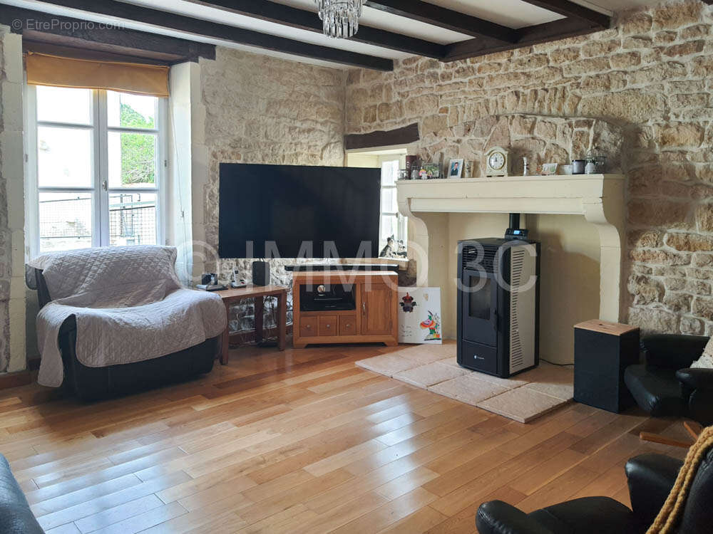 Maison à CHEF-BOUTONNE