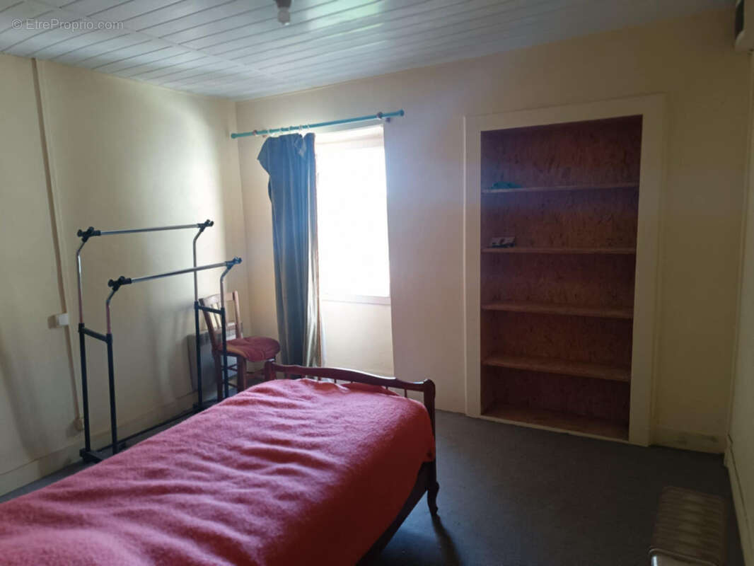 Maison à NEANT-SUR-YVEL