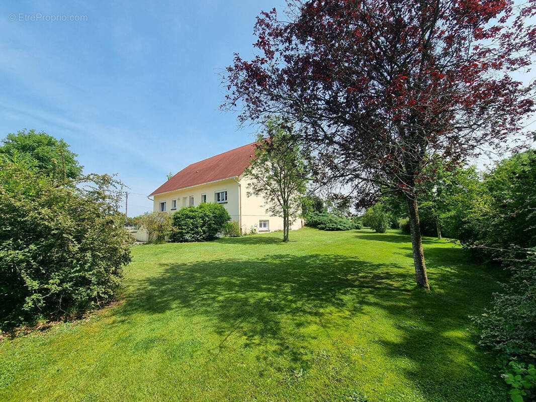 Maison à LES MESNULS