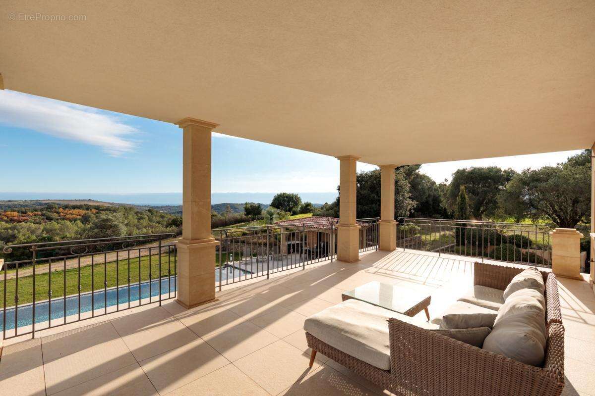 Maison à ROQUEFORT-LES-PINS