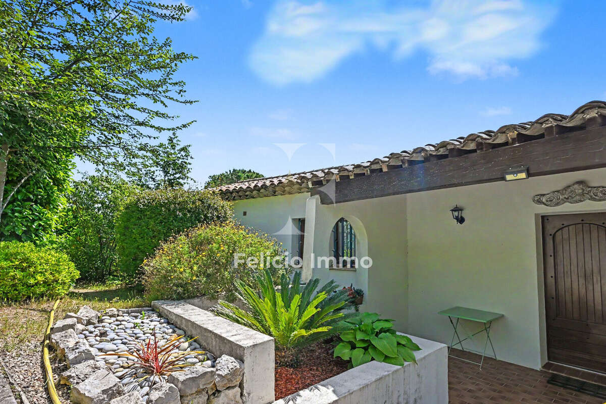 Maison à CHATEAUNEUF-GRASSE