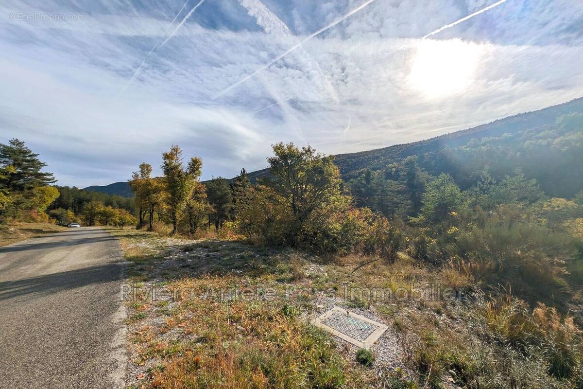 Terrain à VAL-DE-CHALVAGNE