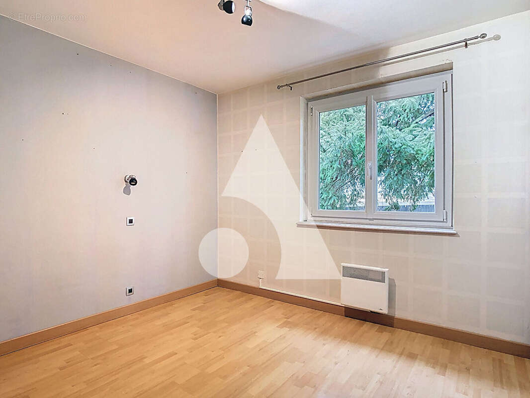 Maison à CHAZELLES-SUR-LYON