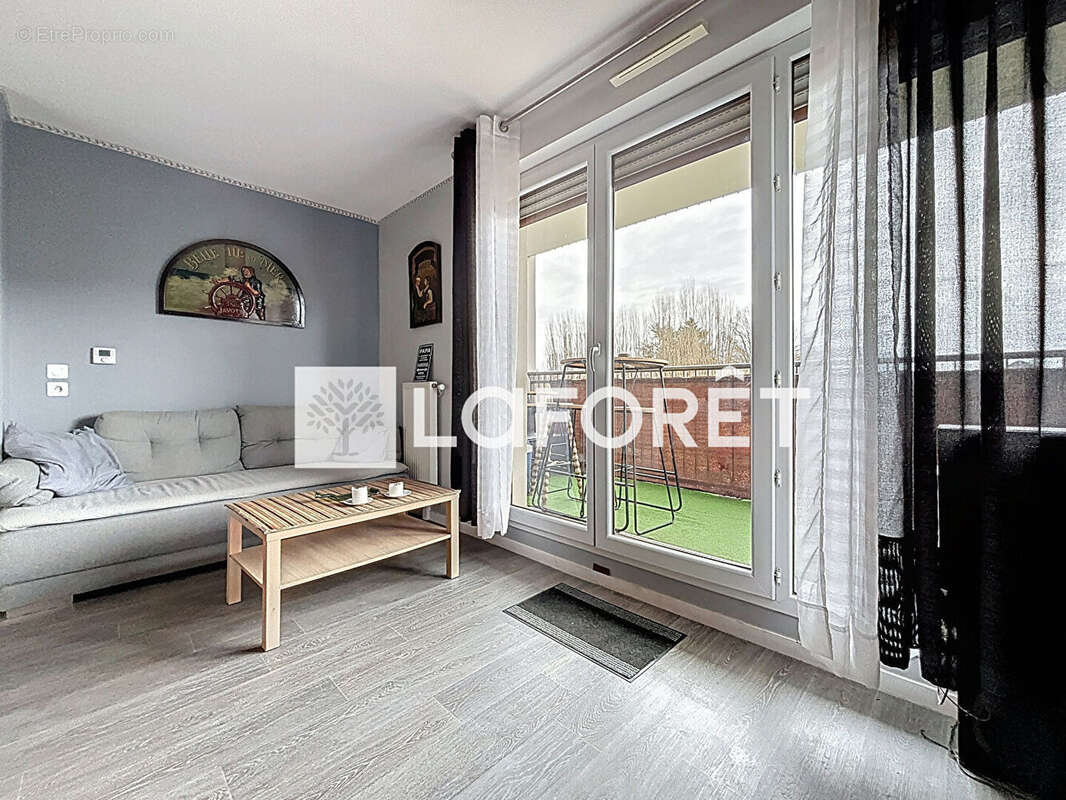 Appartement à VERT-SAINT-DENIS