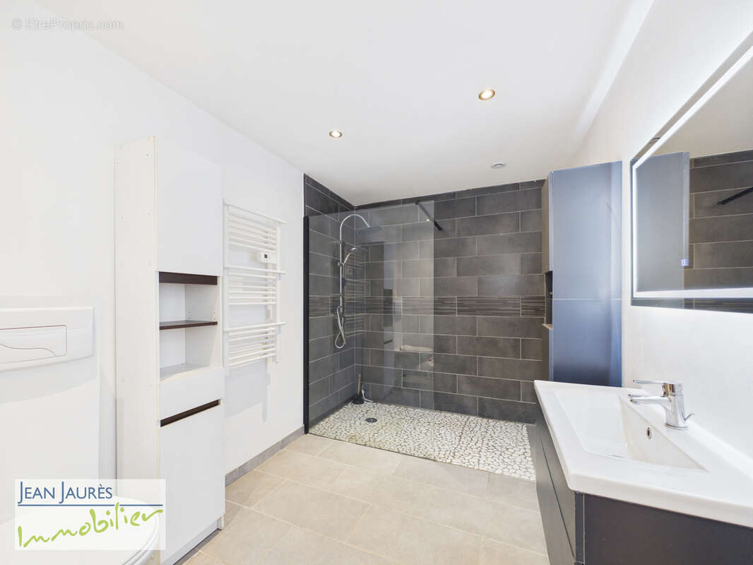 Maison 3 chambres  107 m2 + une seconde maison d'habitation 50 m2 - photo 8