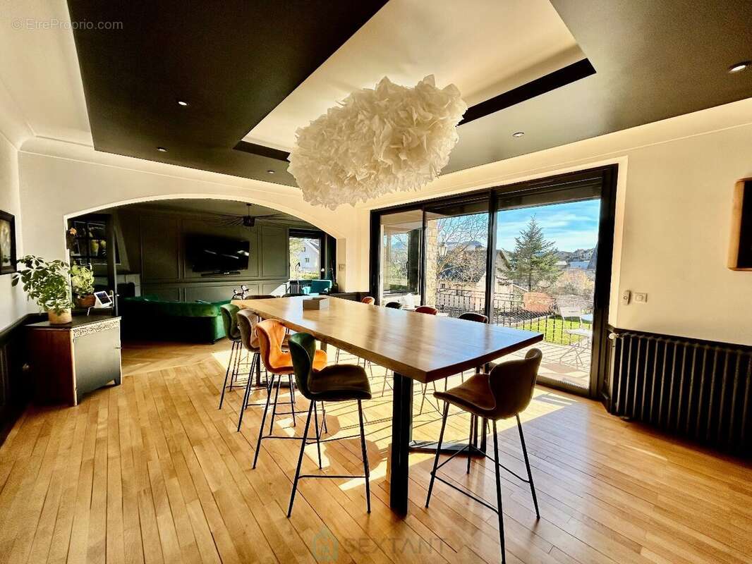 Propriété d'exception  274 m² habitables + 699 m² de dépendances et garages - photo 9