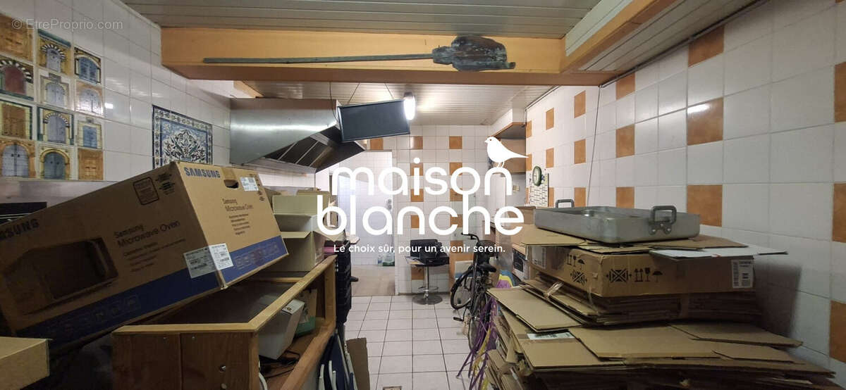 LOCAL COMMERCIAL 1 - Appartement à SAINT-JEAN-D'ANGELY