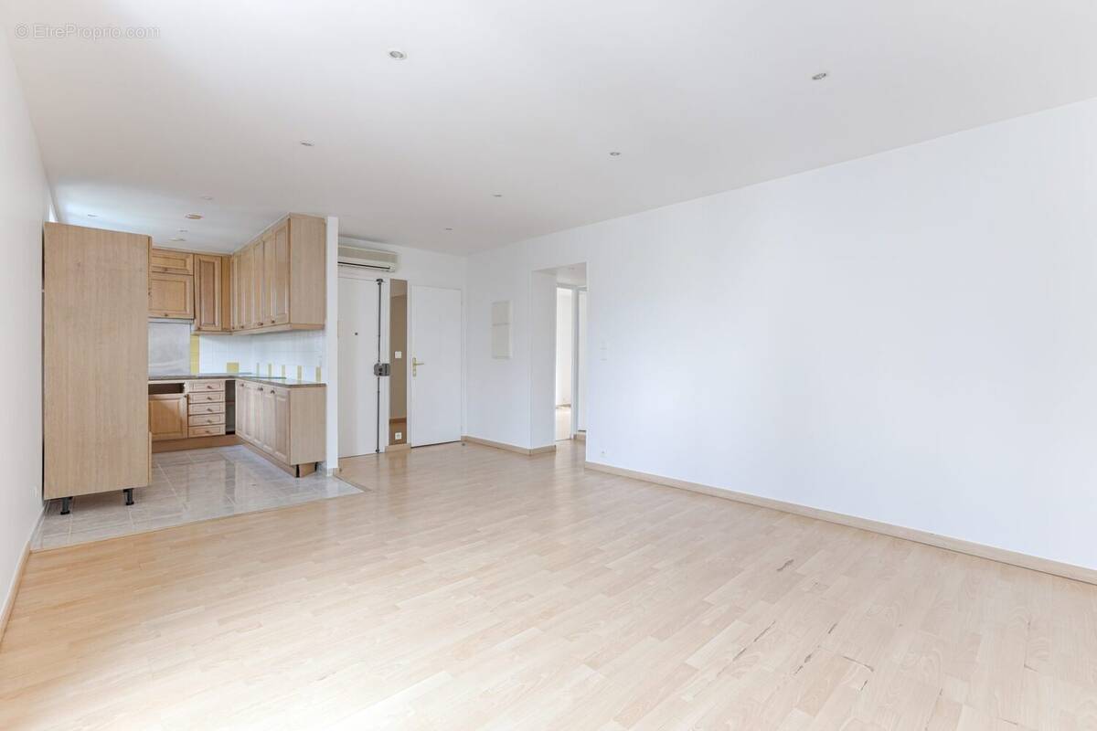 Appartement à LA GARENNE-COLOMBES