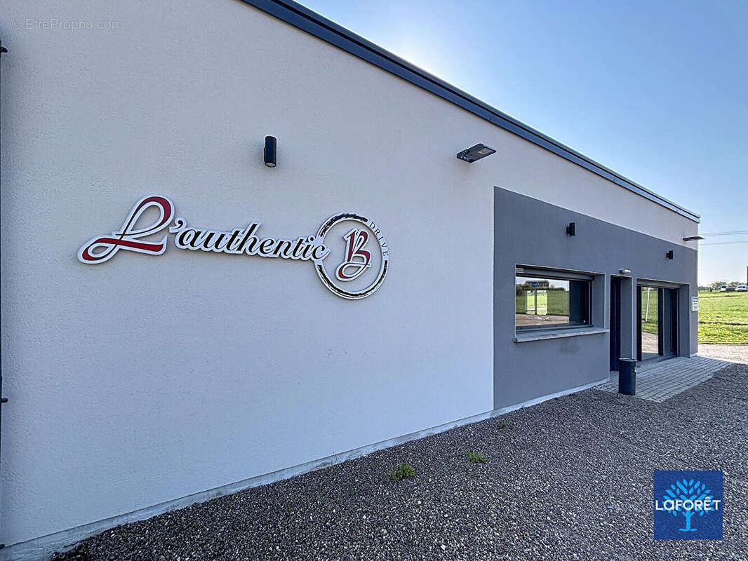 Commerce à SAIZERAIS