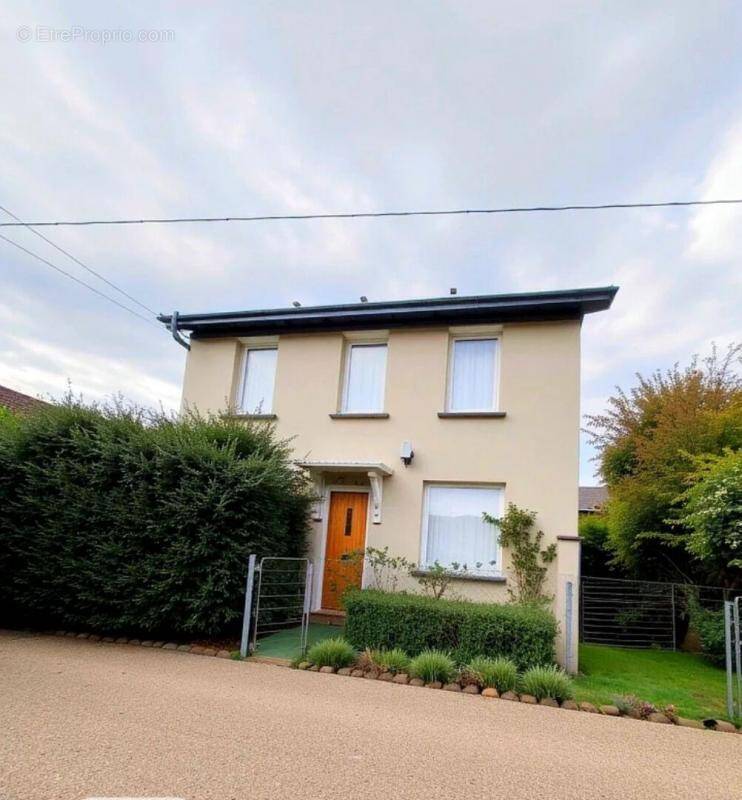 Maison à LA TOUR-DU-PIN