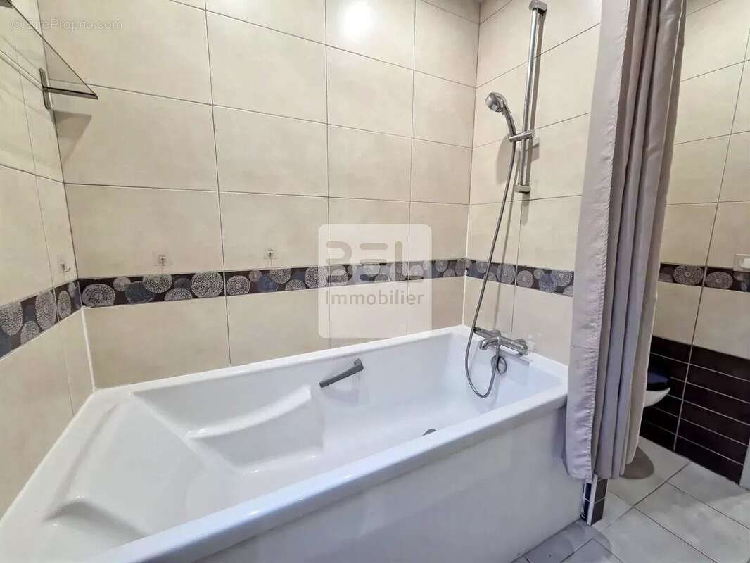 Maison à LA ROQUE-SUR-CEZE