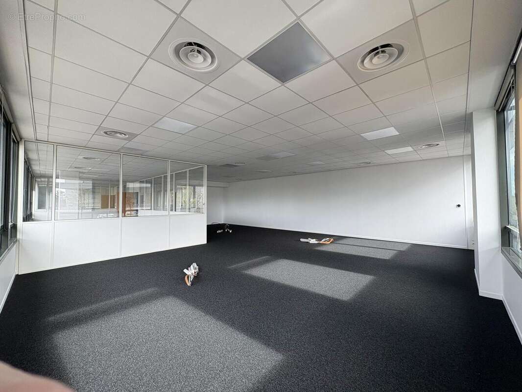 Photo 4 - Commerce à CHAMPAGNE-AU-MONT-D'OR