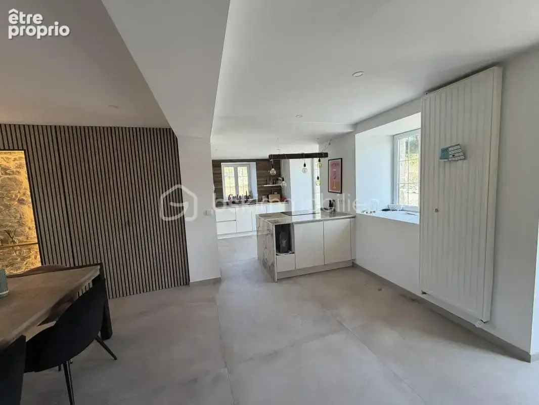 À VENDRE – Maison de caractère avec vaste terrain et installations équestres - photo 4