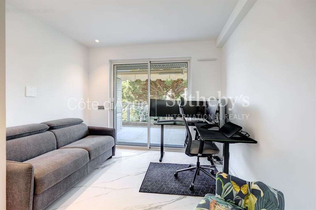 Appartement à VALLAURIS