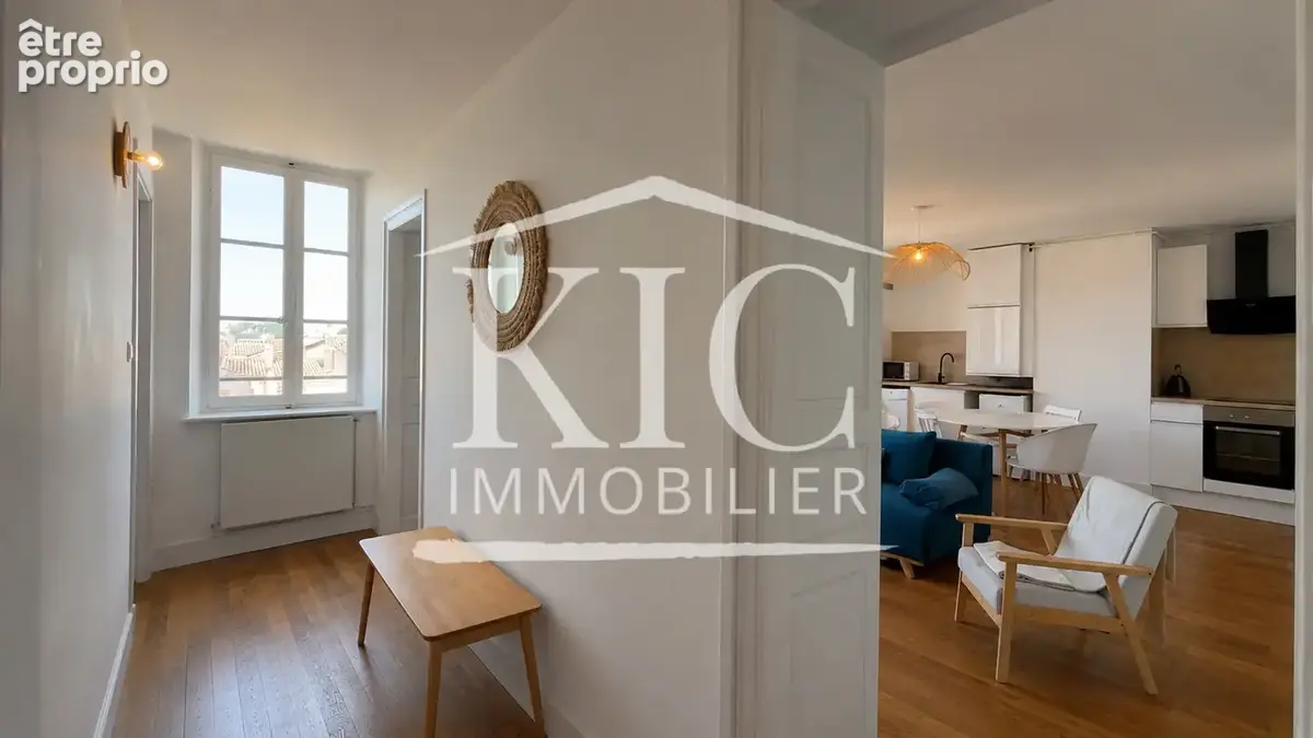 CARCASSONNE CENTRE-VILLE - Superbe T3 Duplex de 85 m2 avec vue sur la Cité - photo 2