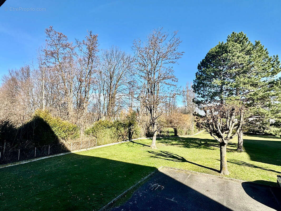 CEBAZAT / Appartement à vendre en centre-ville de type F3 avec balcon ! - photo 4