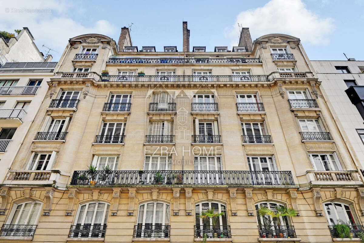 Appartement à PARIS-17E