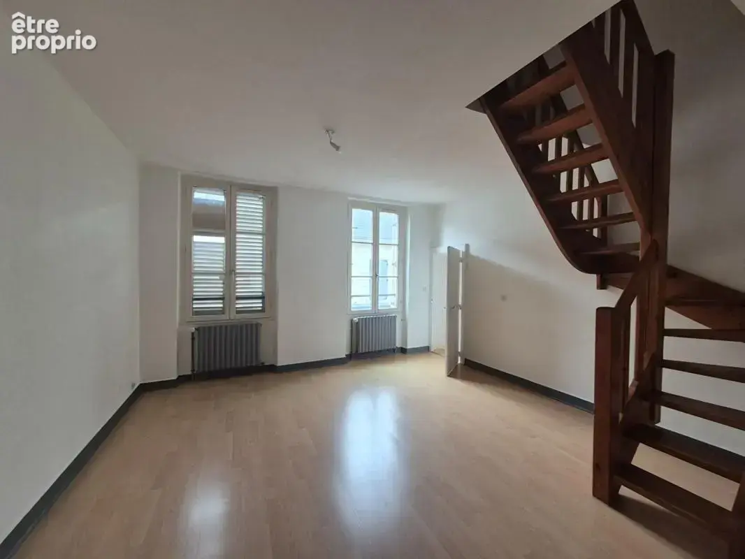 Ensemble immobilier 250 m² - Local commercial et deux logements - Hyper centre de Romorantin - photo 9